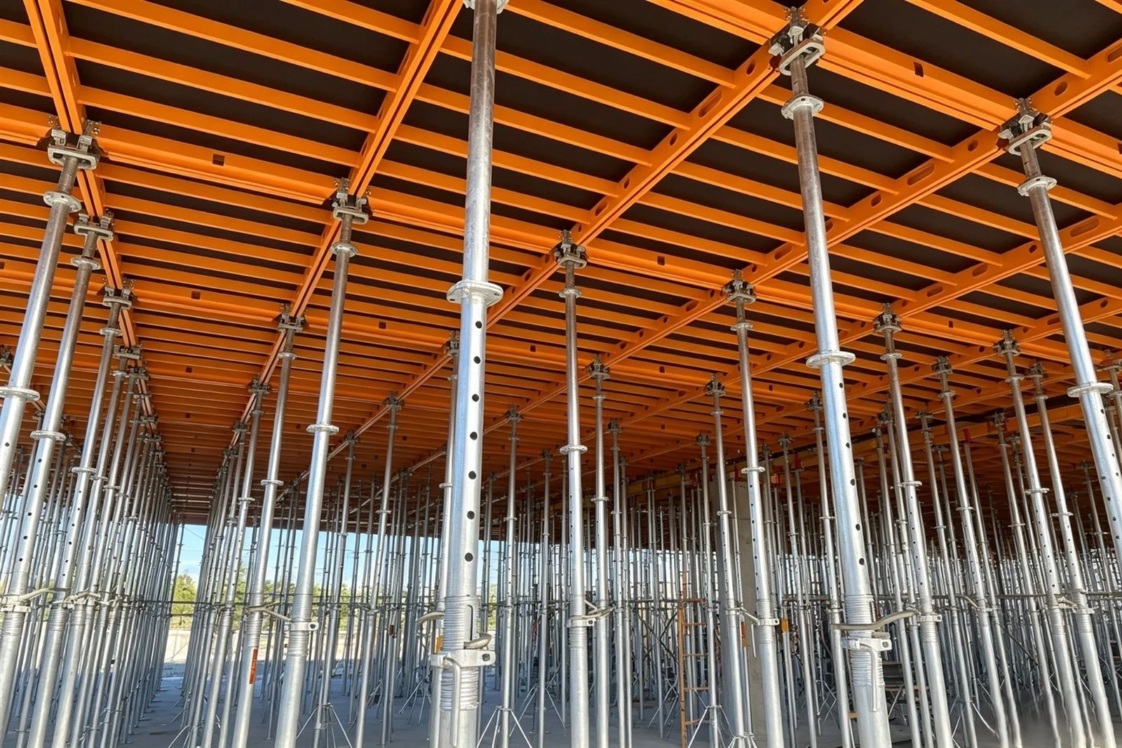 Slab formwork system with adjustable steel props for floor concrete casting Slab formwork system with adjustable steel props for floor concrete casting